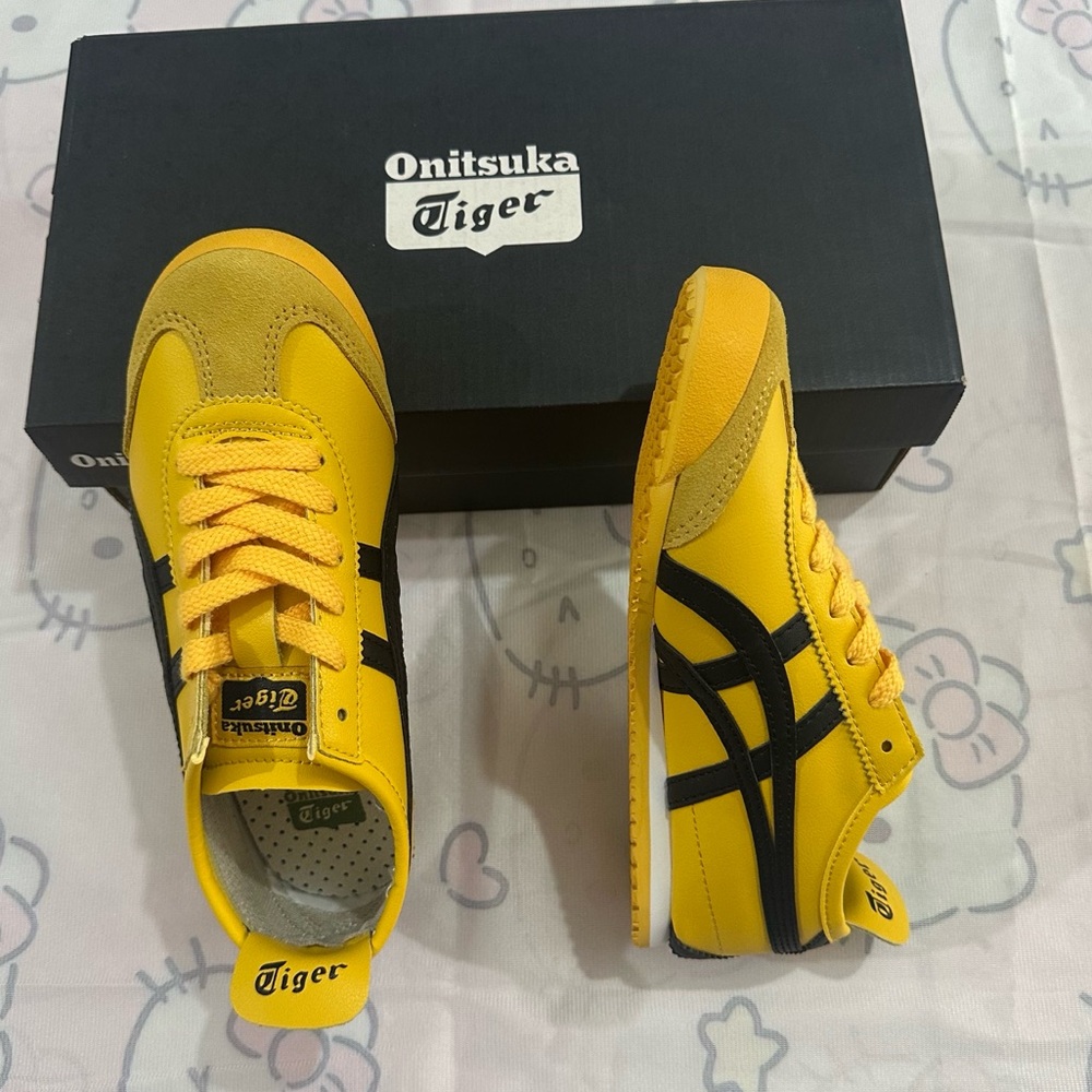 Onitsuka Tiger Mexico 66 Yellow And Black Flat Sneakers For Men And Women